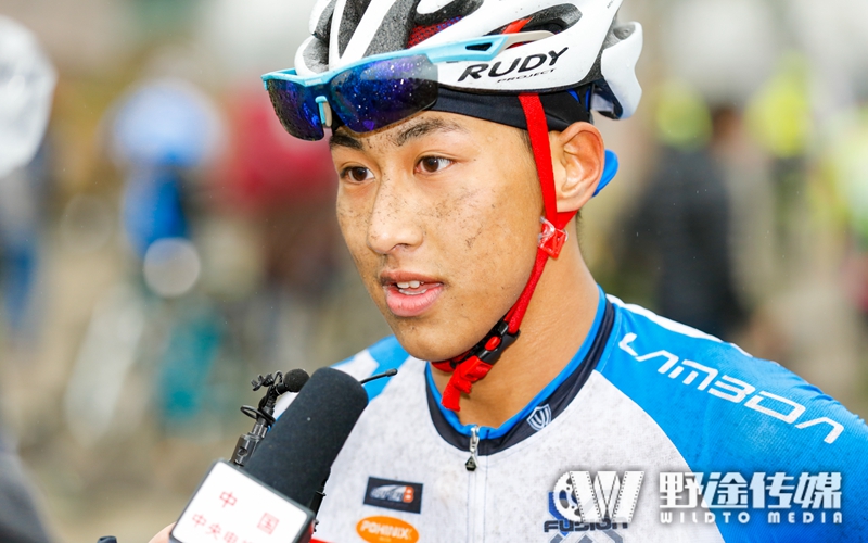 环青海湖联赛成都站雨中开赛 胡志超夺得联赛史上首个冠军
