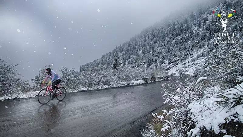 骑闯天路｜第九赛段 在4568米海拔的色季拉山迎接第一场雪