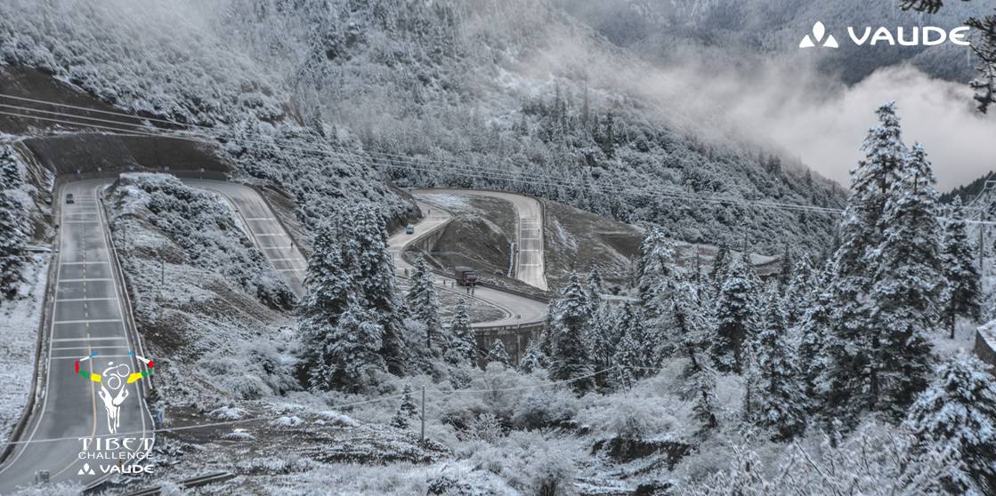 骑闯天路｜第九赛段 在4568米海拔的色季拉山迎接第一场雪