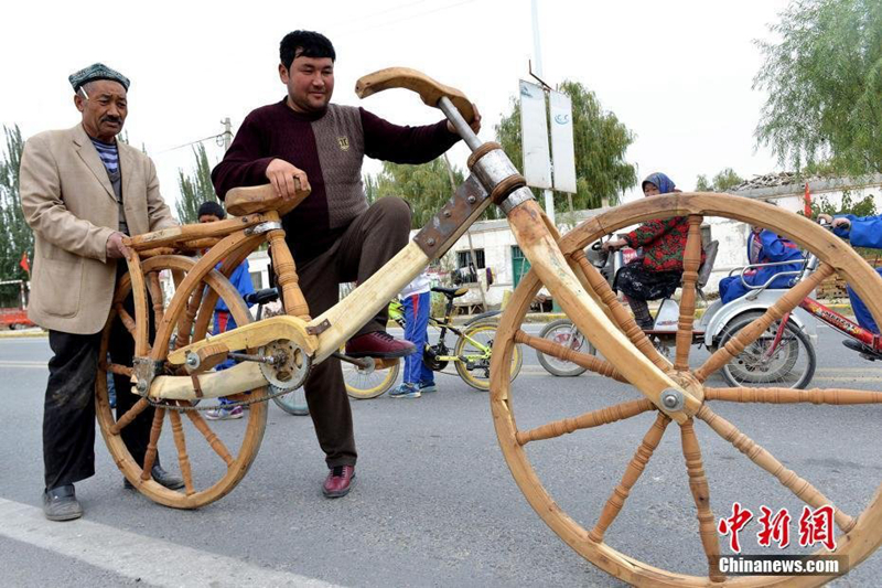 自行车发明成香饽饽！他给自行车穿透视装就透明了……