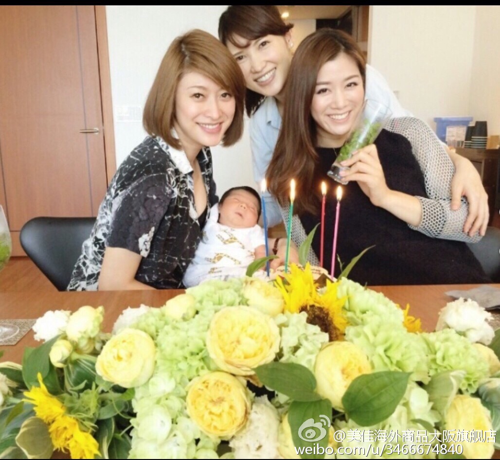 日本人多数注重环保方便  山田优孕中也骑自行车接送女儿
