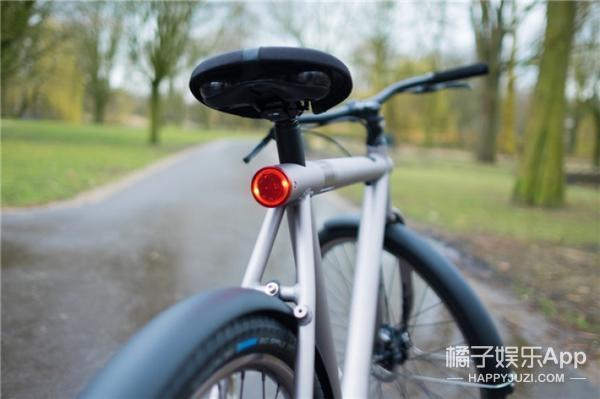天冷了,这群歪果仁给自行车坐垫穿了件小毛衣