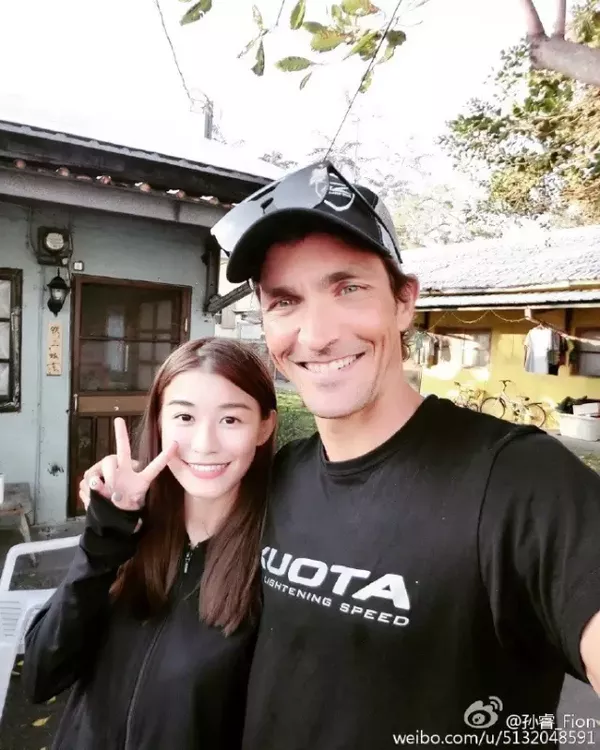 周杰伦的伴娘玩起了铁三，昆凌还会远吗？