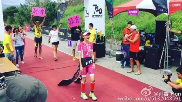 周杰伦的伴娘玩起了铁三，昆凌还会远吗？