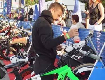 IRONMAN男子世界纪录被打破！他曾是酗酒吸毒坏小子