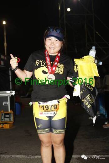 8个小时完赛铁三 混妹子跑过终点后泪奔了