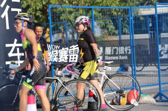 8个小时完赛铁三 混妹子跑过终点后泪奔了