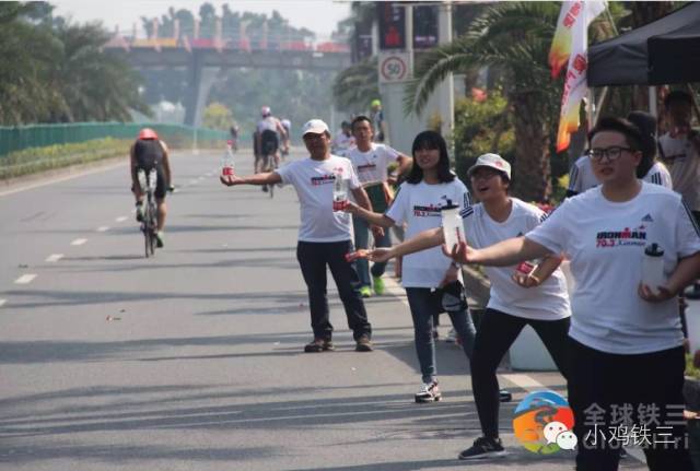 8个小时完赛铁三 混妹子跑过终点后泪奔了