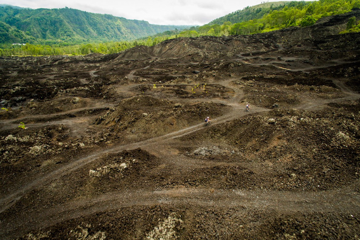 不是热门旅游路线　巴厘岛公路骑行却给了我们这样的体会……