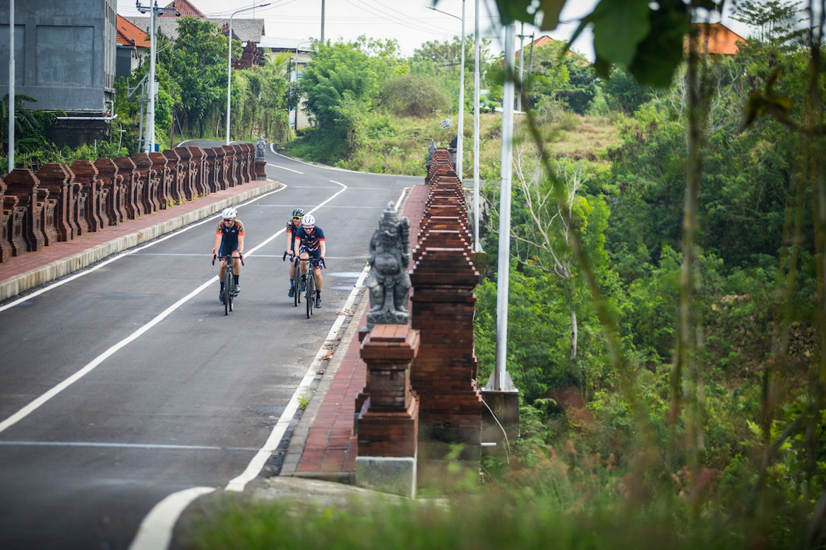 不是热门旅游路线　巴厘岛公路骑行却给了我们这样的体会……