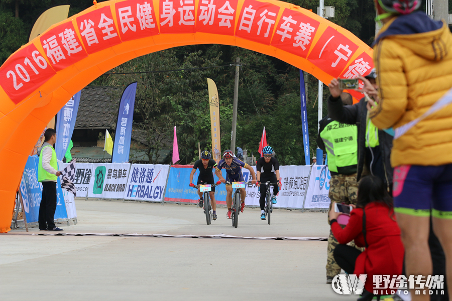 第三届中国·宁德自行车爬坡赛：“坡神” 胡甜甜斩获冠军