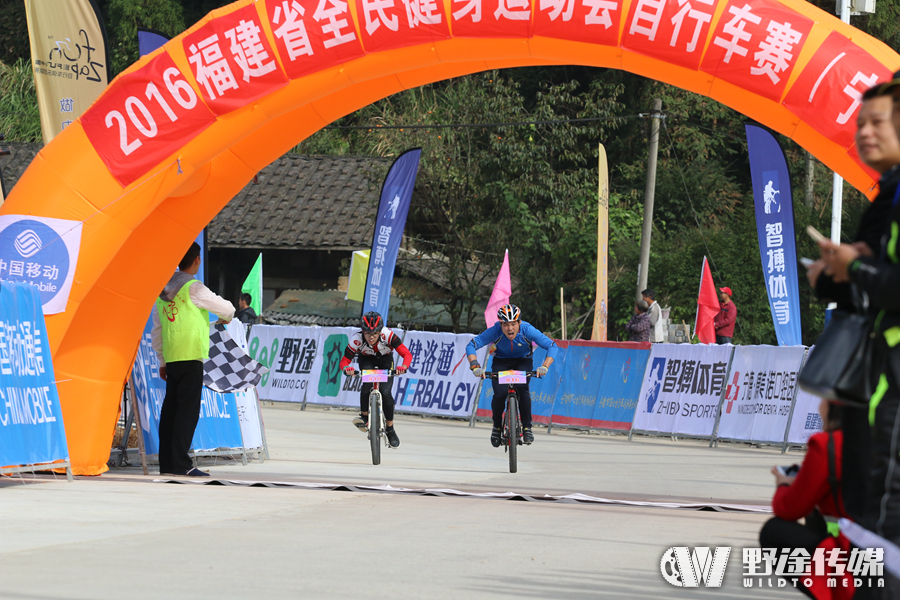 第三届中国·宁德自行车爬坡赛：“坡神” 胡甜甜斩获冠军