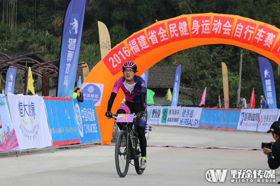 第三届中国·宁德自行车爬坡赛：“坡神” 胡甜甜斩获冠军