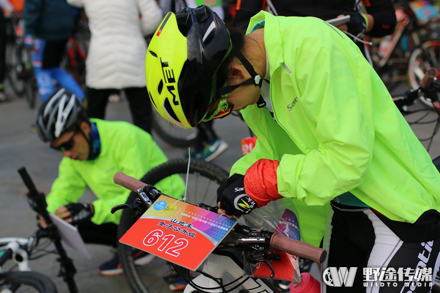 第三届中国·宁德自行车爬坡赛：“坡神” 胡甜甜斩获冠军
