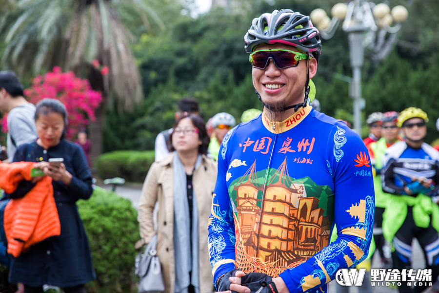 泉州超人刘海翔：单骑跨越半个地球 重走丝绸之路