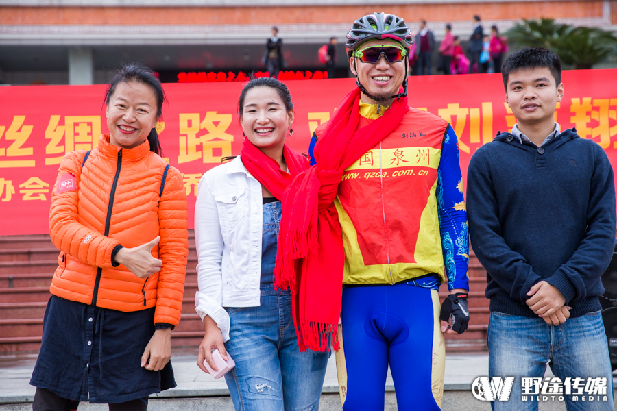 泉州超人刘海翔：单骑跨越半个地球 重走丝绸之路