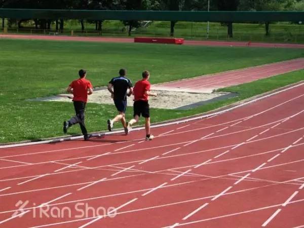 什么地点跑步最适合？柏油路、跑道还是公园