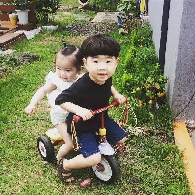 有个陪骑车陪你玩的哥哥，真好
