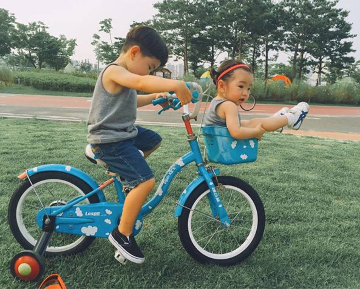 有个陪骑车陪你玩的哥哥，真好