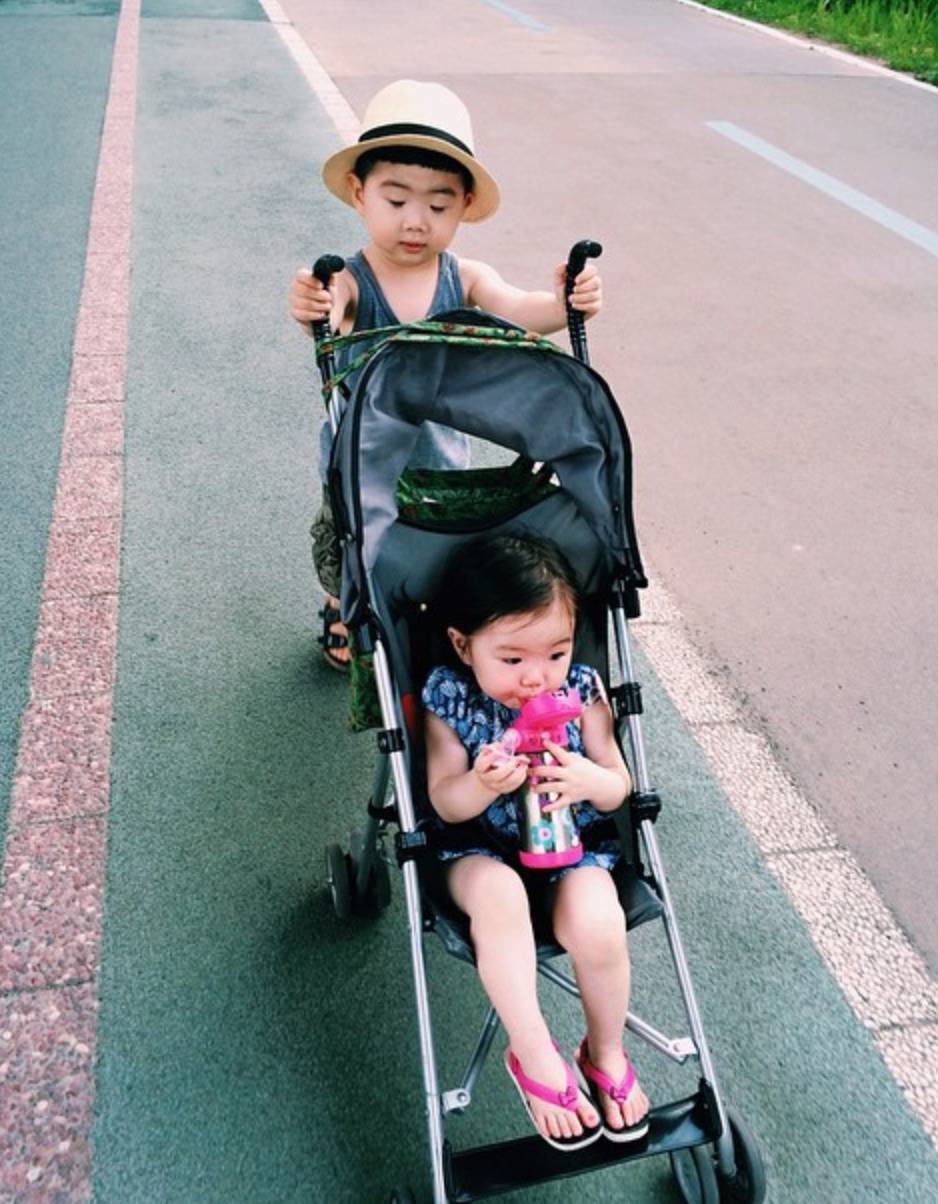 有个陪骑车陪你玩的哥哥，真好