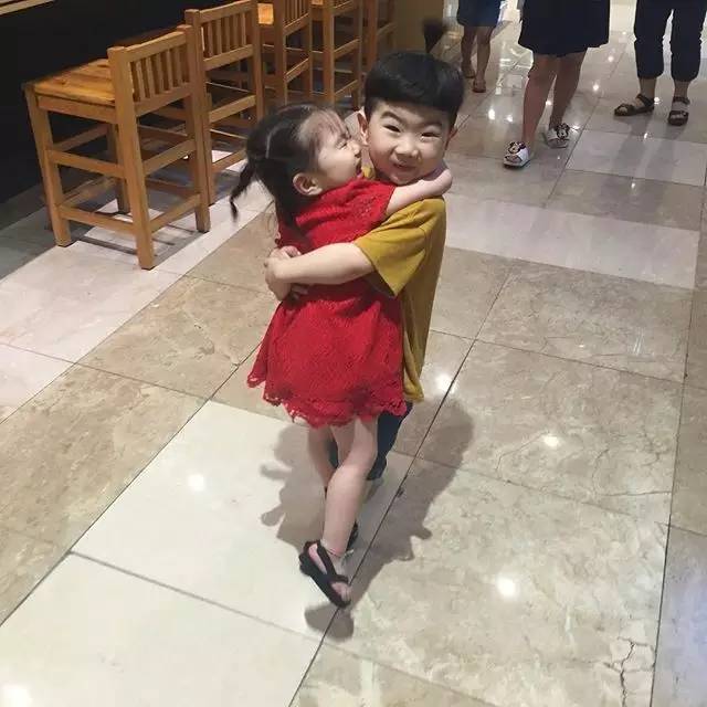 有个陪骑车陪你玩的哥哥，真好