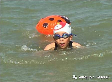 从百公斤到八块腹肌，腰间盘突出的他练成铁三自由骑士