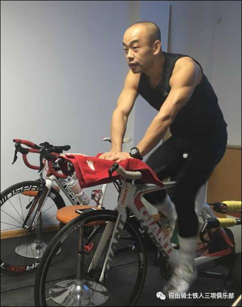 从百公斤到八块腹肌，腰间盘突出的他练成铁三自由骑士