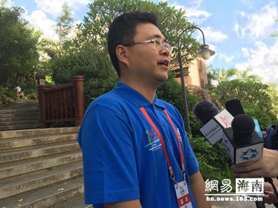 全国自行车业余精英邀请赛  首日近300名车手角逐五指山