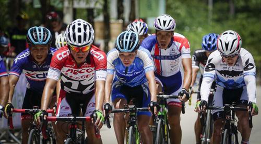 全国自行车业余精英邀请赛  首日近300名车手角逐五指山