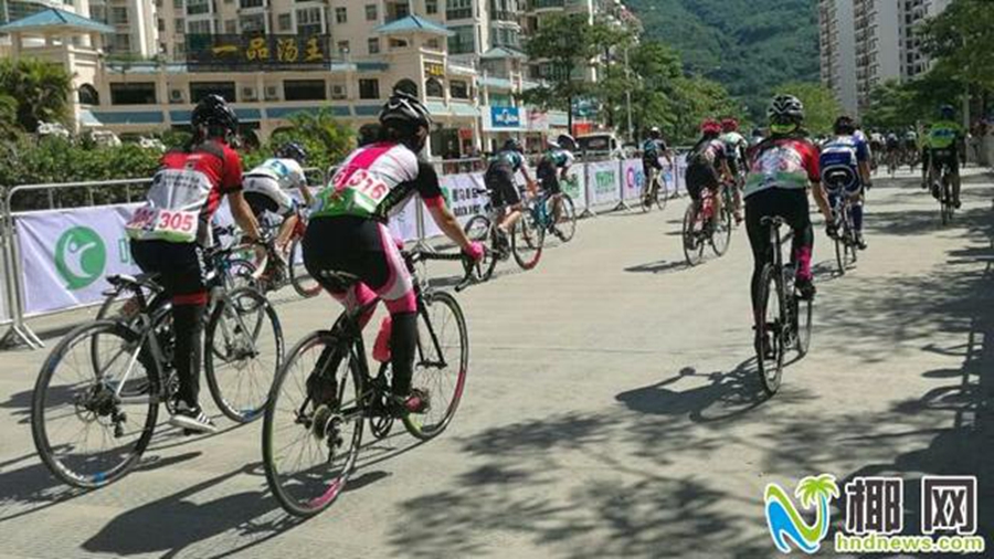 全国自行车业余精英邀请赛  首日近300名车手角逐五指山