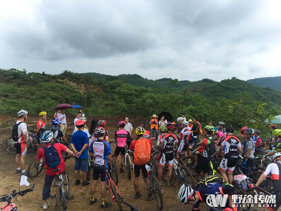 2016中国山地自行车公开赛贵州·龙里站 赛前车友来探道