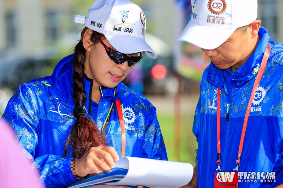 �½�����������һ���� ������˹̹���ֶ�����Ӿ�Ӣ��