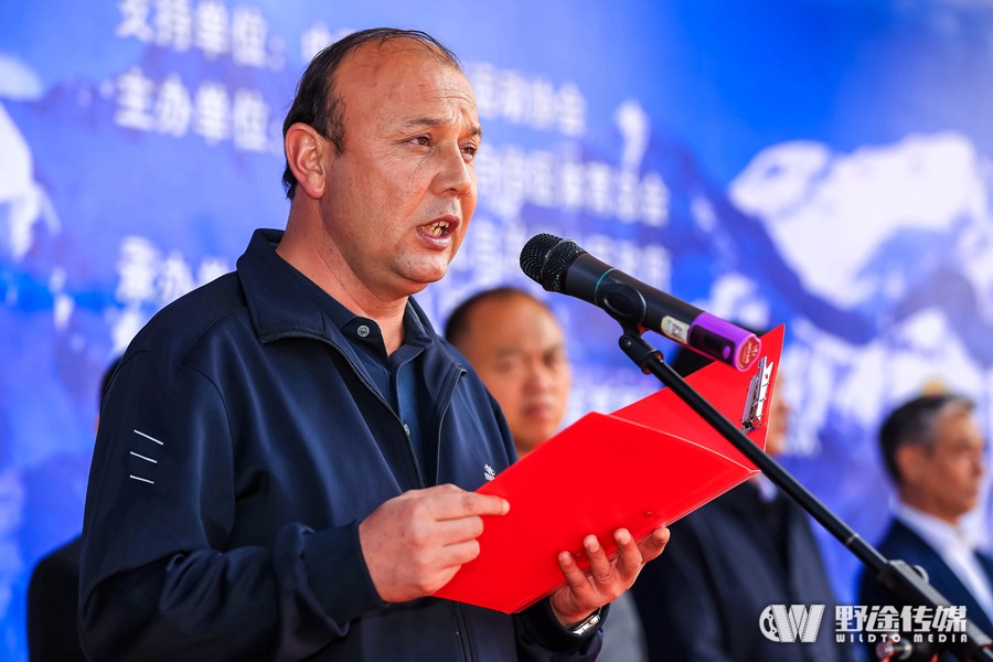 �½�����������һ���� ������˹̹���ֶ�����Ӿ�Ӣ��