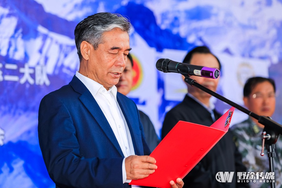 �½�����������һ���� ������˹̹���ֶ�����Ӿ�Ӣ��