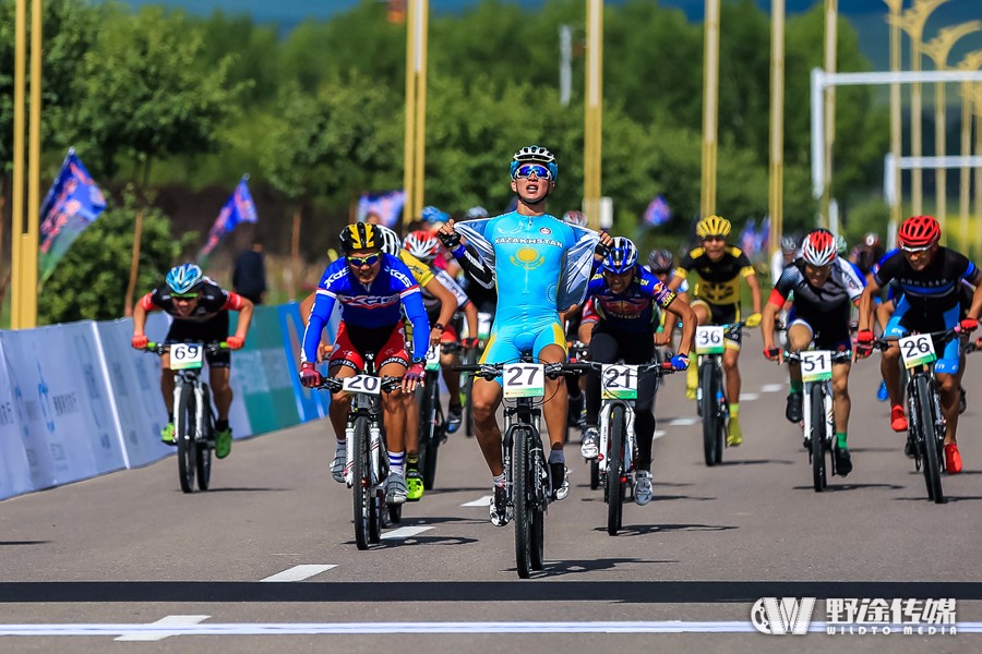 �½�����������һ���� ������˹̹���ֶ�����Ӿ�Ӣ��