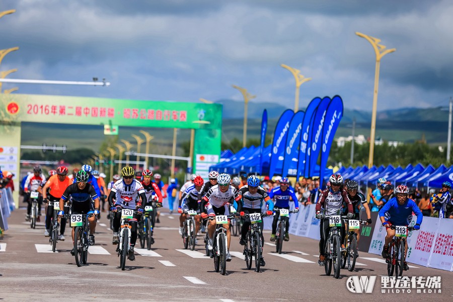 �½�����������һ���� ������˹̹���ֶ�����Ӿ�Ӣ��