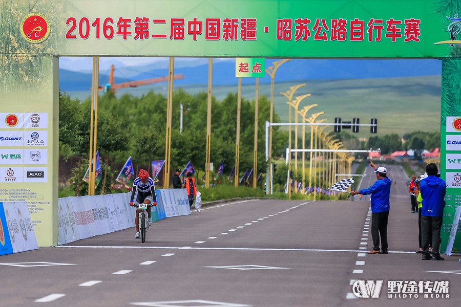 �½�����������һ���� ������˹̹���ֶ�����Ӿ�Ӣ��