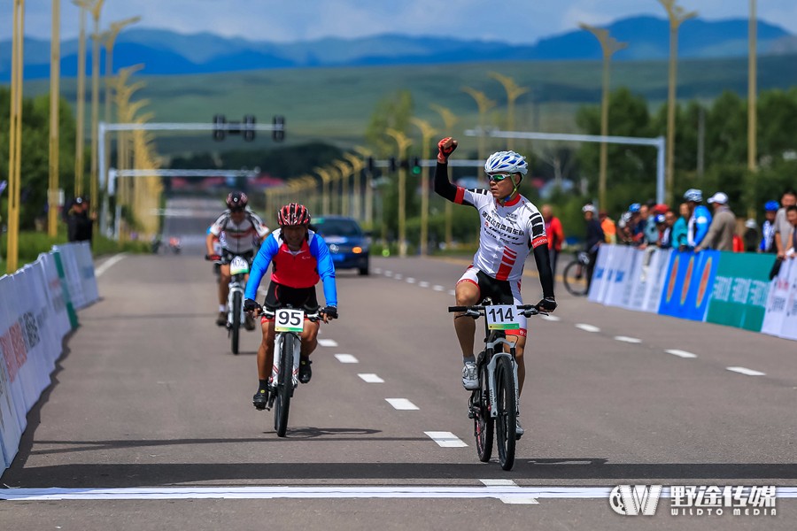 �½�����������һ���� ������˹̹���ֶ�����Ӿ�Ӣ��