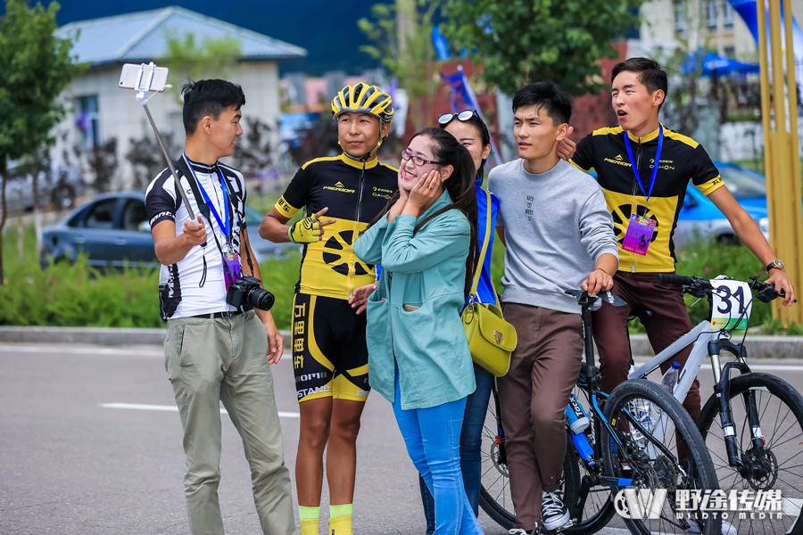 �½�����������һ���� ������˹̹���ֶ�����Ӿ�Ӣ��