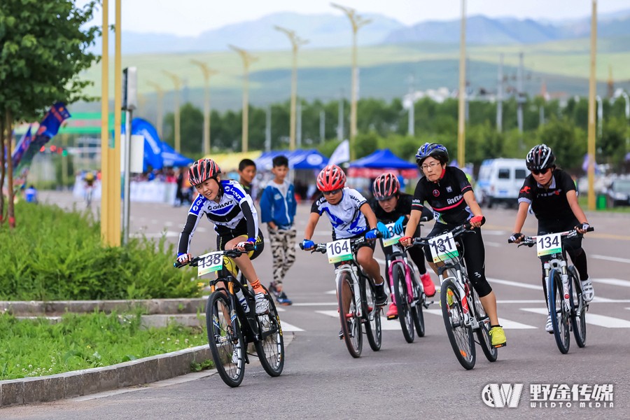 �½�����������һ���� ������˹̹���ֶ�����Ӿ�Ӣ��