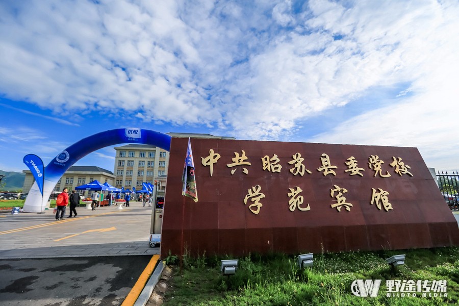 �½�����������һ���� ������˹̹���ֶ�����Ӿ�Ӣ��