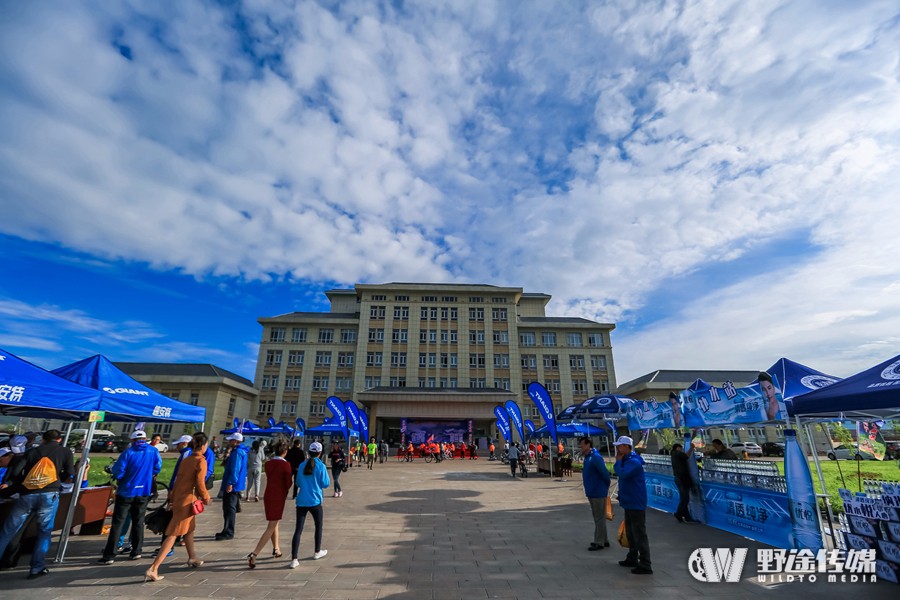 �½�����������һ���� ������˹̹���ֶ�����Ӿ�Ӣ��