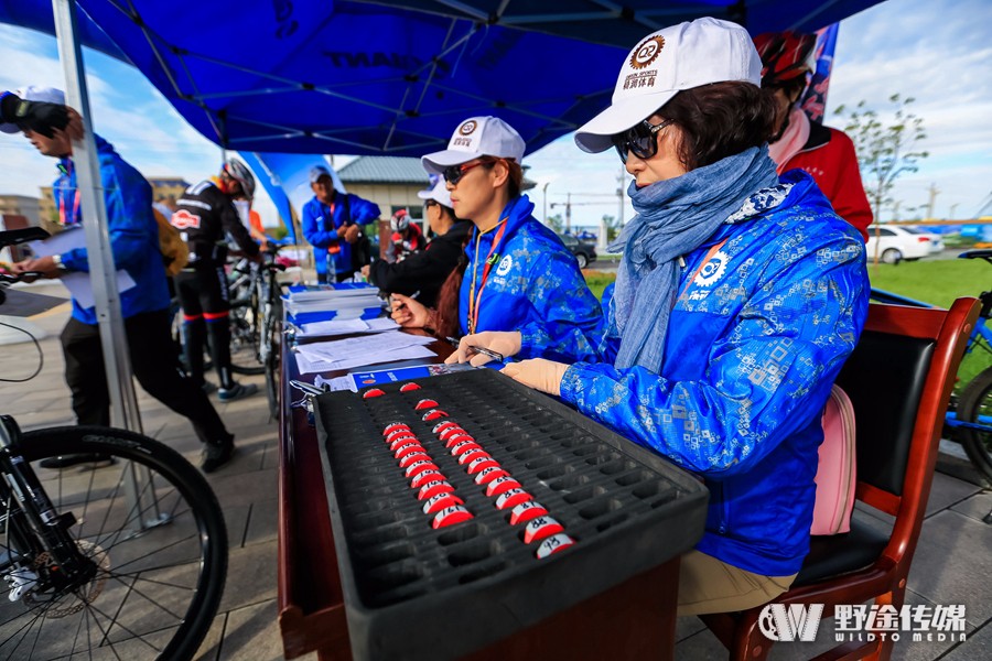 �½�����������һ���� ������˹̹���ֶ�����Ӿ�Ӣ��