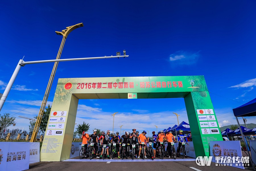 �½�����������һ���� ������˹̹���ֶ�����Ӿ�Ӣ��