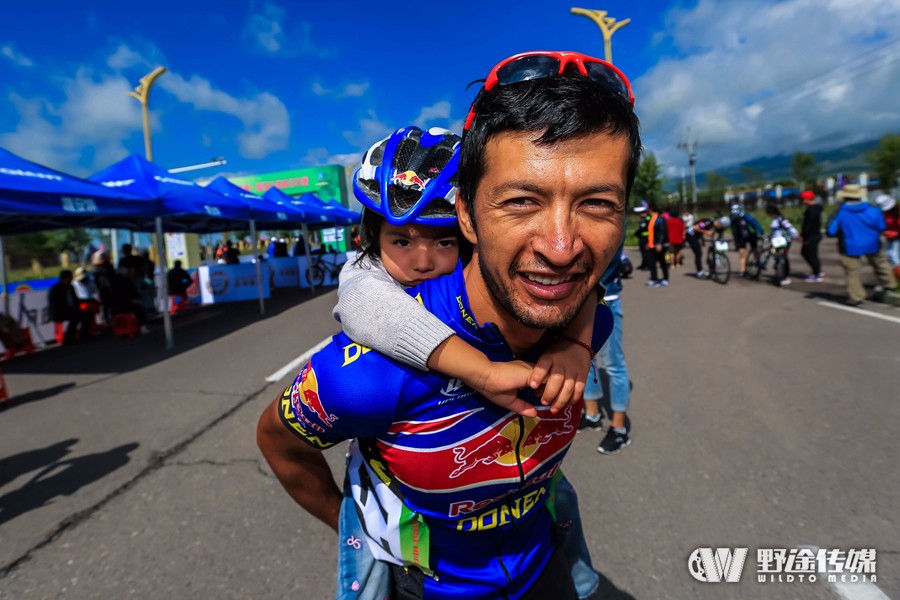 �½�����������һ���� ������˹̹���ֶ�����Ӿ�Ӣ��