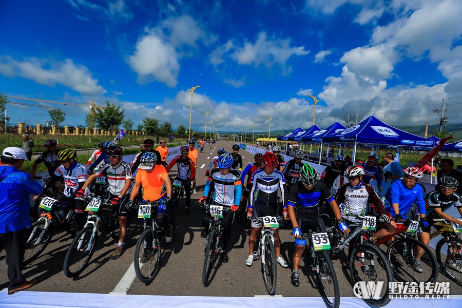 �½�����������һ���� ������˹̹���ֶ�����Ӿ�Ӣ��