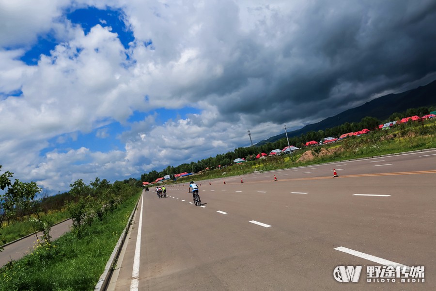 �½�����������һ���� ������˹̹���ֶ�����Ӿ�Ӣ��