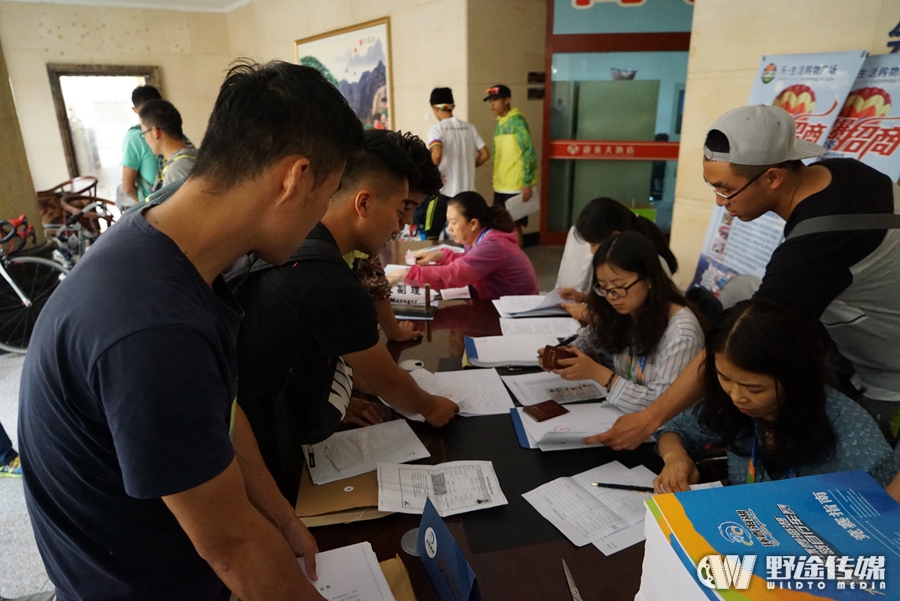 2016环青海湖大学生自行车赛蓬勃青春  绽放光彩