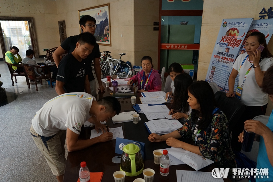 2016环青海湖大学生自行车赛蓬勃青春  绽放光彩