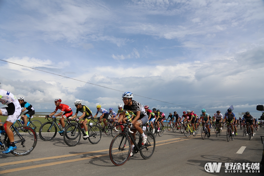 ������ѧ����·��˳����Ļ ��ɫ������ѡ�ֽ���